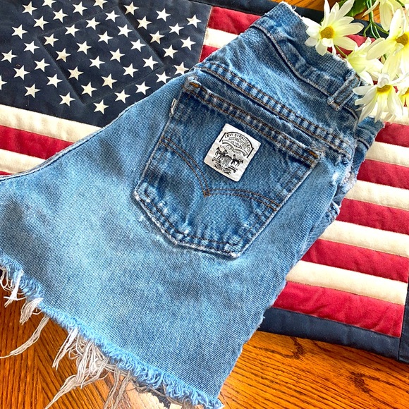 Levi's Pants - LEVI’S Vintage Cut off SHORTS❤️Size 11 Jrs.